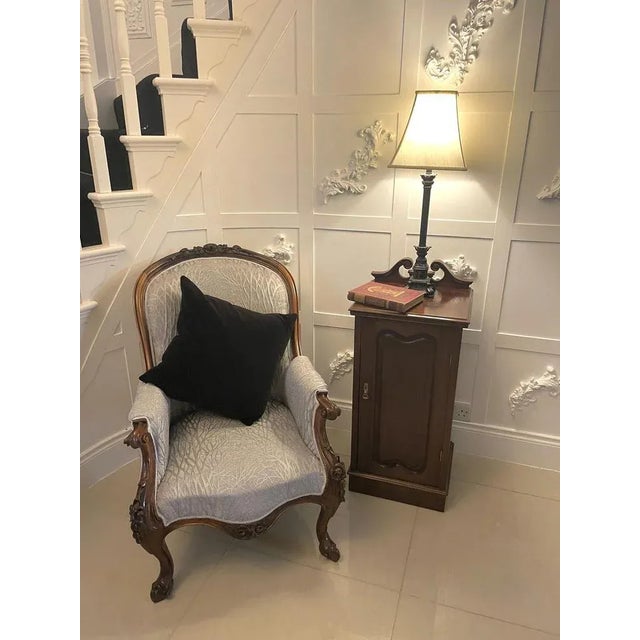 Antique Victorian mahogany bedside cabinet with an attractive swan neck gallery back, a mahogany top with a thumb moulded...