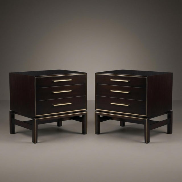 In the world of Mid-Century Modern design, especially in the high-end market, the name John Stuart stands out. The elegant...