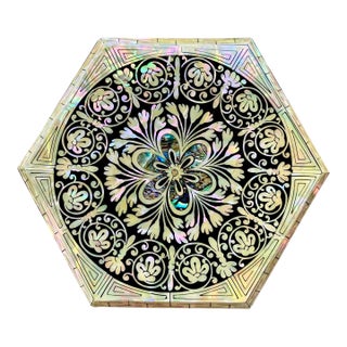 Korean Najeonchilgi Hexagonal Mother-of-Pearl Floral Lacquer Box For Sale
