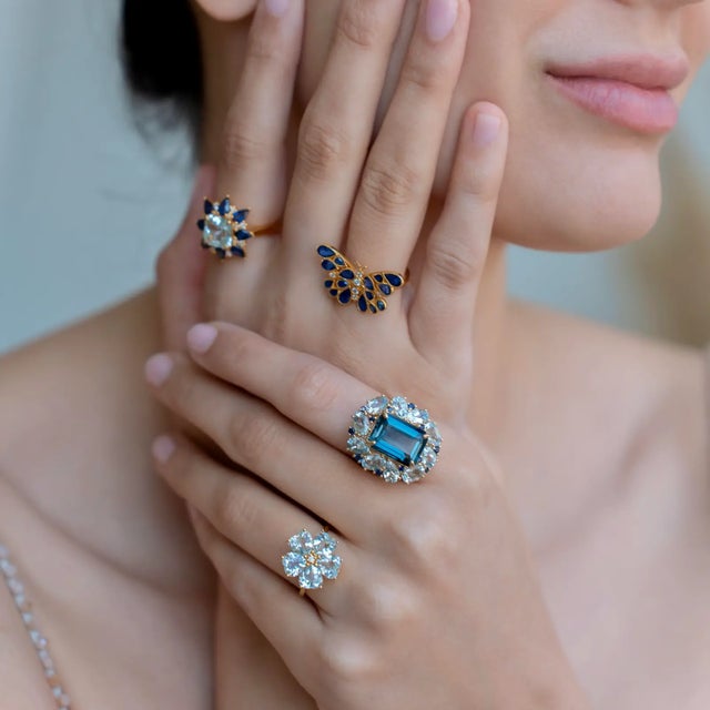 Contemporary Nina Zhou Aquamarine Diamond Cherry Blossom Ring in 14k Yellow Gold, size 7.5 For Sale - Image 3 of 11