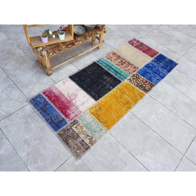 Turkish Mid 20th Century Small Oushak Decorative Wool Rug For Sale - Image 3 of 10