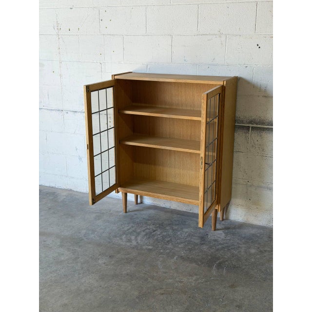 Oak Leaded Glass 2-Door Bookcase Vintage Mid-Century Modern 1970s For Sale In Los Angeles - Image 6 of 11