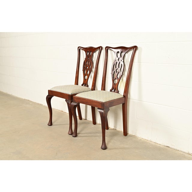 Queen Anne Henredon Style Georgian Carved Mahogany Side Chairs or Dining Chairs, Pair For Sale - Image 3 of 13
