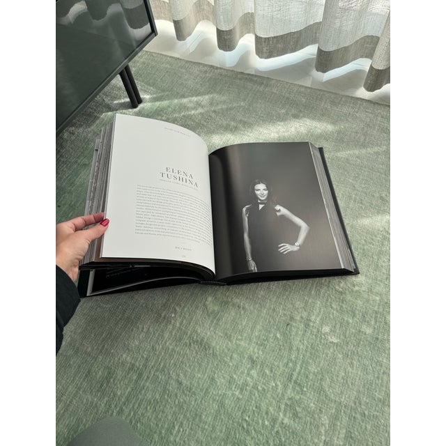 Black Large “Décor Usa” Design Year Book – Oversized Coffee Table Book Featuring Elena Tushina Project For Sale - Image 8 of 9