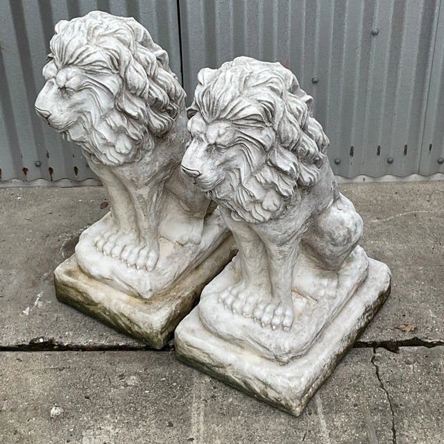 White Vintage Traditional Gatekeeper Cast Cement Lion Statues - A Pair For Sale - Image 8 of 10