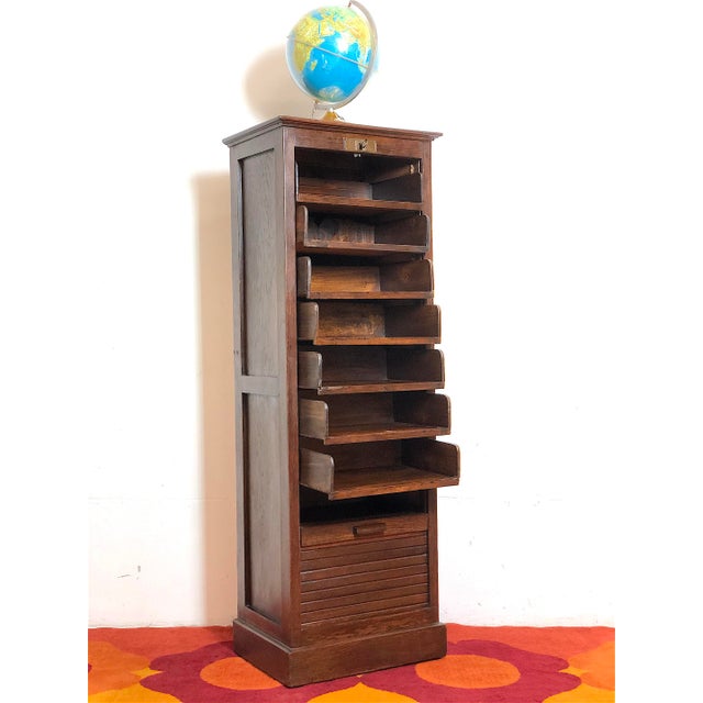 Vintage 1960s Italian-made chest of drawers. Made of beech wood, it features 8 fully removable drawers and 1 storage...