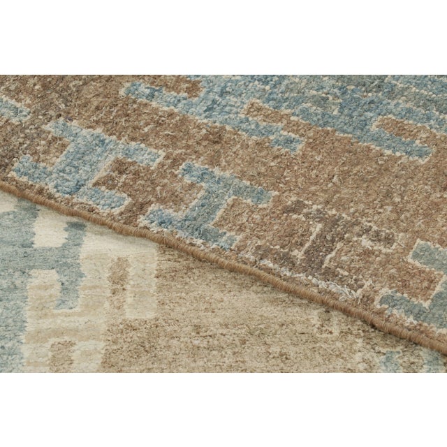 Rug & Kilim Modern Classics Rug, Beige With Ice Blue Tribal-Inspired Medallions For Sale In New York - Image 6 of 7