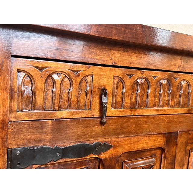 20th Century Spanish Carved Walnut Tuscan Credenza or Buffet with One-Drawer For Sale - Image 9 of 18