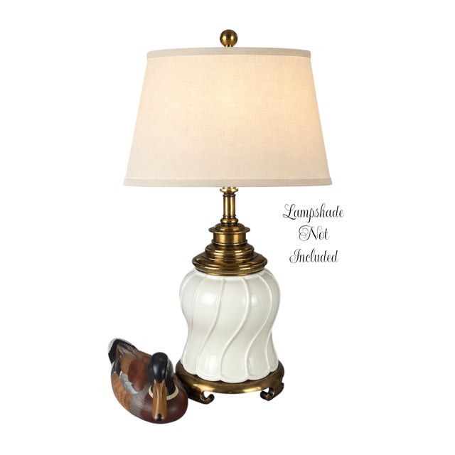 White 1970s Morris Greenspan Hollywood Regency White Ceramic & Brass Table Lamp For Sale - Image 8 of 10