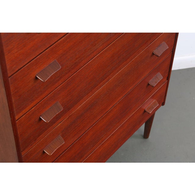 1960s Six Drawer Teak Tall Dresser Chest Made in Denmark by Munch Slagelse For Sale - Image 5 of 6
