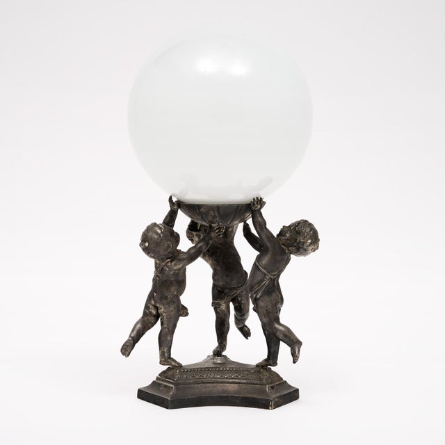 Single table lamp from the Art Deco period in France. This piece is made with a pewter structure depicting three cupid...