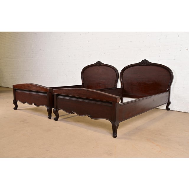 Baker Furniture Company Romweber Style Antique French Provincial Louis XV Carved Mahogany Twin Beds, Pair For Sale - Image 4 of 9