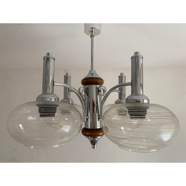 Brown Vintage Space Age Sputnik Chandelier in Chrome-Plated Metal, Wooden Accents and Clear Ribbed Glass Shades by Emi Poljčane, Yugoslav, 1970s For Sale - Image 8 of 18
