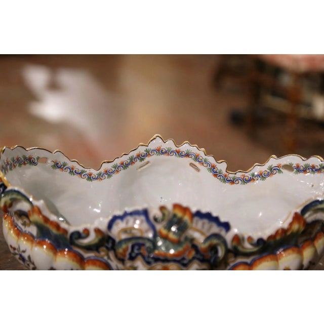 Mid-Century French Louis XV Hand Painted Faience Oval Jardinière From Rouen For Sale In Dallas - Image 6 of 10