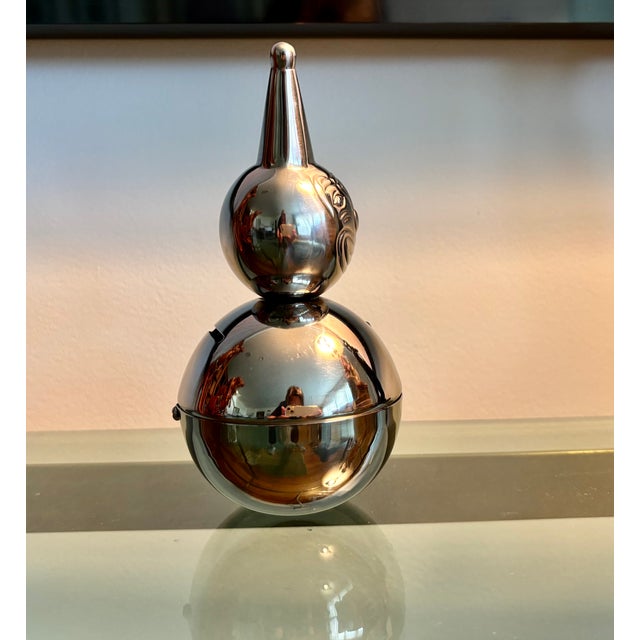 Adorable vintage clown bank from the late 70s. Great addition to a clown collection, to add whimsy and/or humor to a...