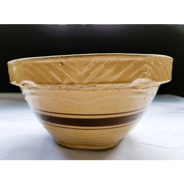 This classic Robinson Ransbottom Pottery (Roseville, OH) bowl #304 dates between the 1920s to the early 1940s and is in...