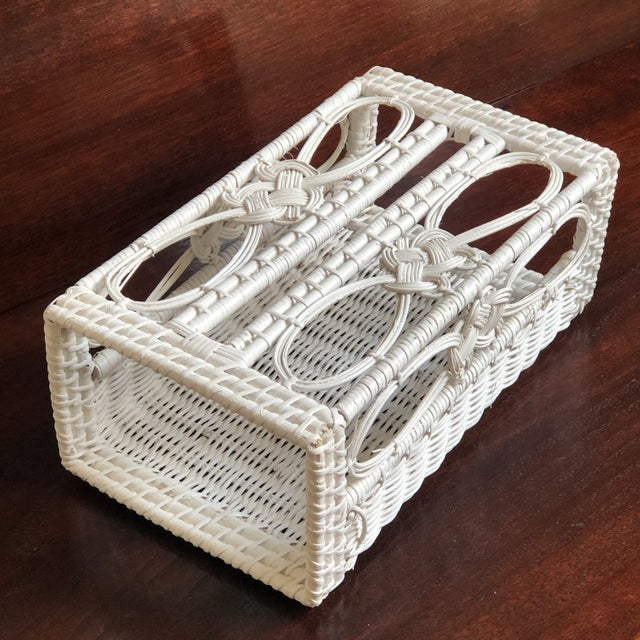 Offering an adorable vintage white wicker tissue box holder that is in excellent vintage condition with only minor, age-...