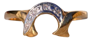 The Mod: Scalloped Horseshoe Ring with Natural Diamonds in Yellow Gold