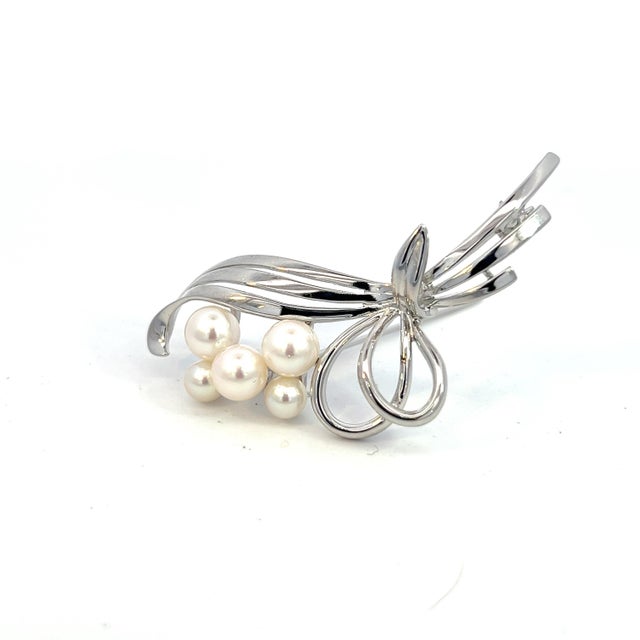 Contemporary 1990s Mikimoto Estate Akoya Pearl Brooch Silver For Sale - Image 3 of 7