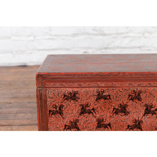 Chinese Late 19th Century Red Trunk with Black Hand-Painted Riders on Horses For Sale In New York - Image 6 of 13