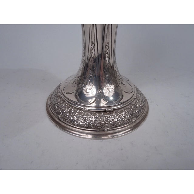 Tiffany Vase 11579 Antique Victorian Classical American Sterling Silver 1902/7 For Sale In Dallas - Image 6 of 8