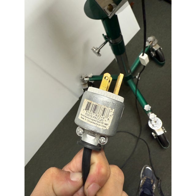 Crouse-Hinds Industrial Rolling Flood Lamp For Sale - Image 9 of 12