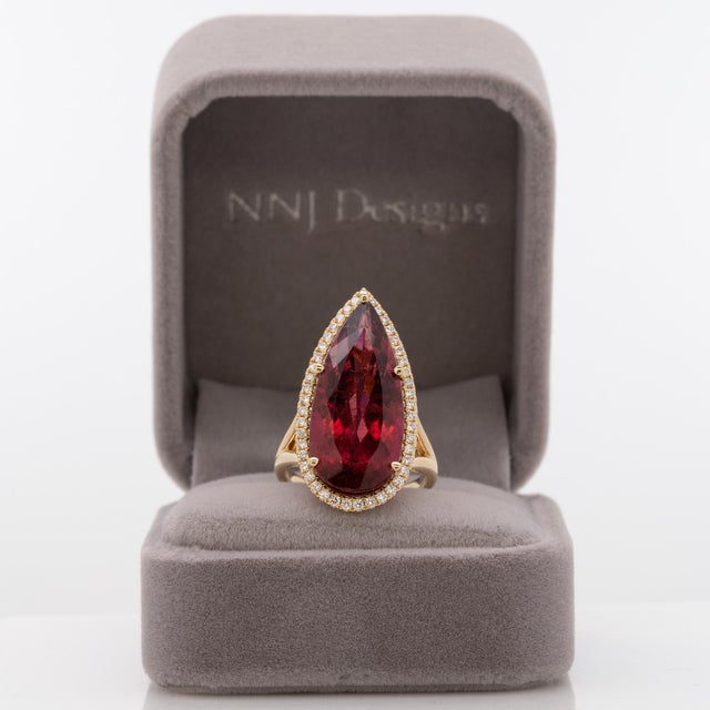 Modern 12.9Ct Rubellite Tourmaline Ring With Earth Mined Diamonds Halo: Solid 14k Gold, Size 6.75 For Sale - Image 3 of 8