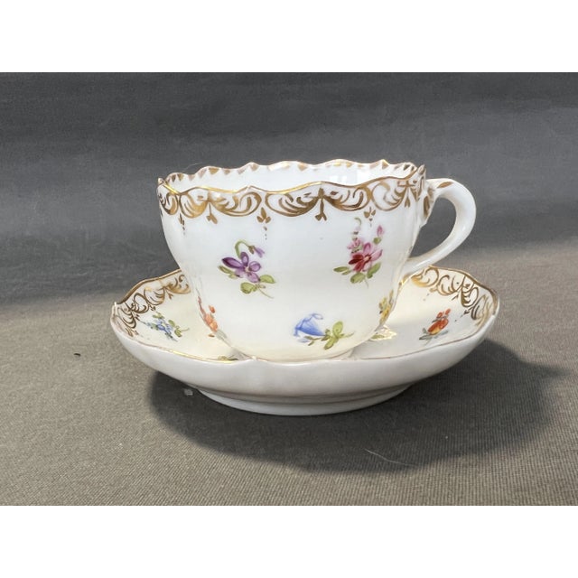 Meissen, set of 6 porcelain cups and saucers with floral motifs, rare with gold on the outer edges. Original Meissen. Cup...
