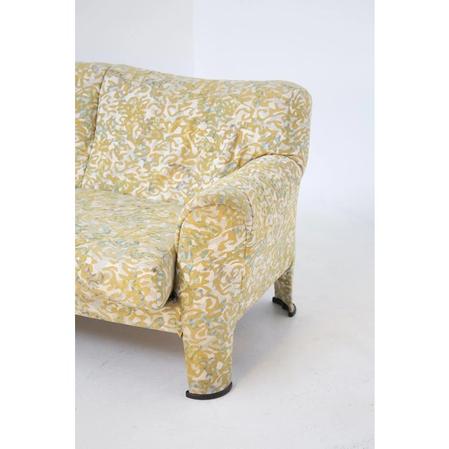 Rare Milo Baughman sofa in original fabric designed by Jake Lenor Larsen in the 1960s. The fabric is in good and original...