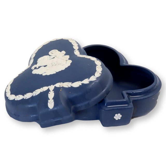 Mid 20th Century Wedgwood Jasperware Box For Sale - Image 5 of 7