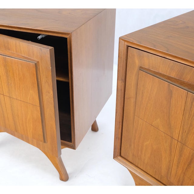 Wood Pair Sculpted Fronts Legs Walnut Mid-Century Modern Nightstands End Tables MINT! For Sale - Image 7 of 13