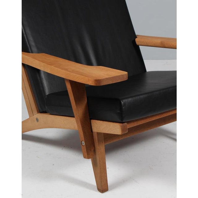 1960s GE-370 Lounge Chair in Oak Frame and Full Grain Leather by Hans J. Wegner for Getama, 1960s For Sale - Image 5 of 8