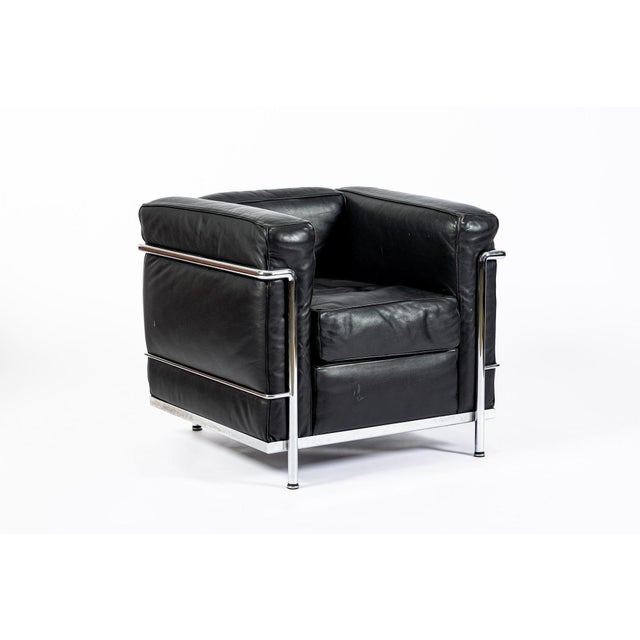 Authentic Cassina Lc2 Black Leather Petit Lounge Chair by Le Corbusier, 4x Avail For Sale - Image 9 of 17