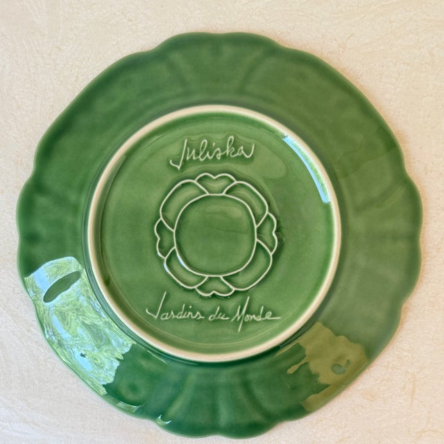From the Jardins du Monde Collection - Emblematic of the fountains found at the heart of lush European gardens. Scalloped...