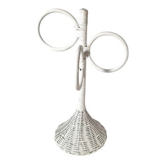20th Century Boho Chic White Wicker Towel Rack For Sale