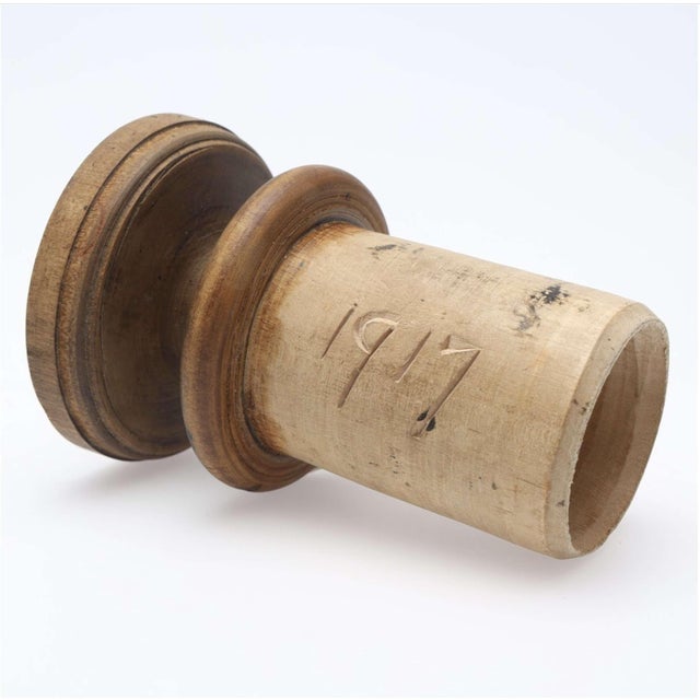 Swedish Folk Wooden Chicken Money Box & Egg Layer, 1920s, Set of 2 For Sale - Image 17 of 18