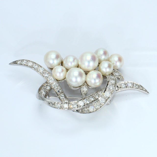 Traditional Mid 20th Century Pearl Cluster Brooch With Diamond-Encrusted Curved Bands For Sale - Image 3 of 5