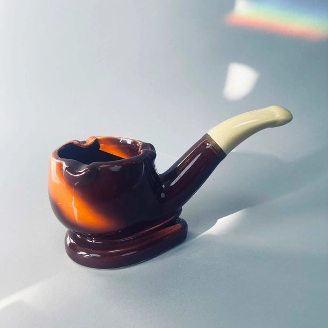 Cool little swanky number! Use it as intended or just as a display piece, this pipe has some serious tabletop presence as...