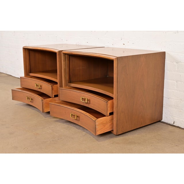 A Pair of Paul Frankl for Johnson Furniture Mid-Century Modern Concave Walnut Nightstands, Circa 1950s For Sale In South Bend - Image 6 of 14
