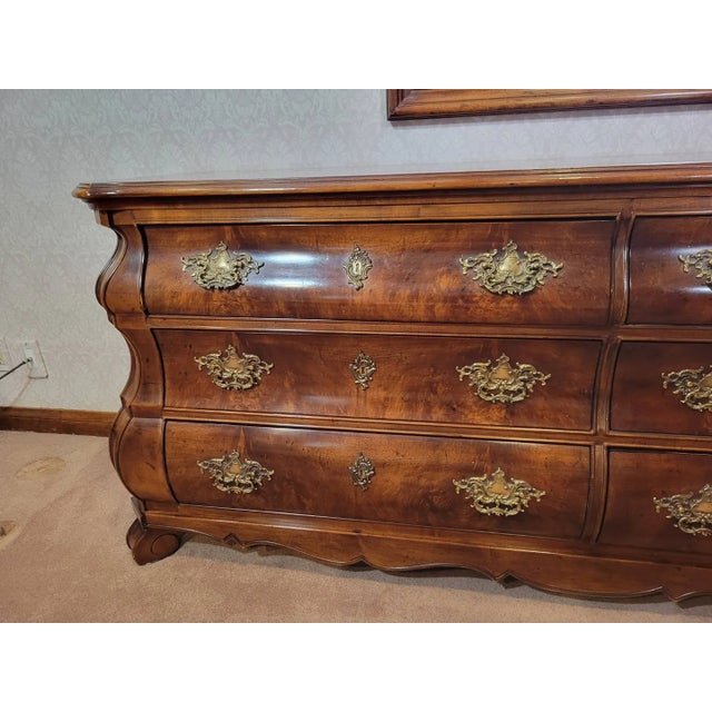 1970s Henredon John Widdicomb Style Dresser & Mirror | Serpentine Front Chest For Sale - Image 5 of 12