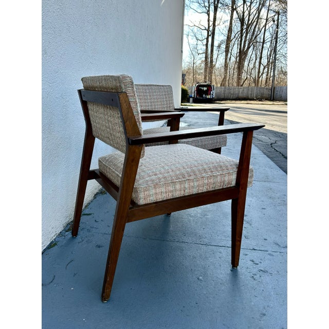 Wood Vintage Pair of Mid-Century Modern Lounge Chairs by Stow & Davis For Sale - Image 7 of 7