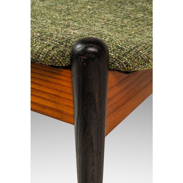 Rare Mid-Century Modern Two Seater Sculpted Bench in Oak & New Two-Toned Upholstery by Arthur Umanoff, Usa, C. 1960s For Sale - Image 17 of 18