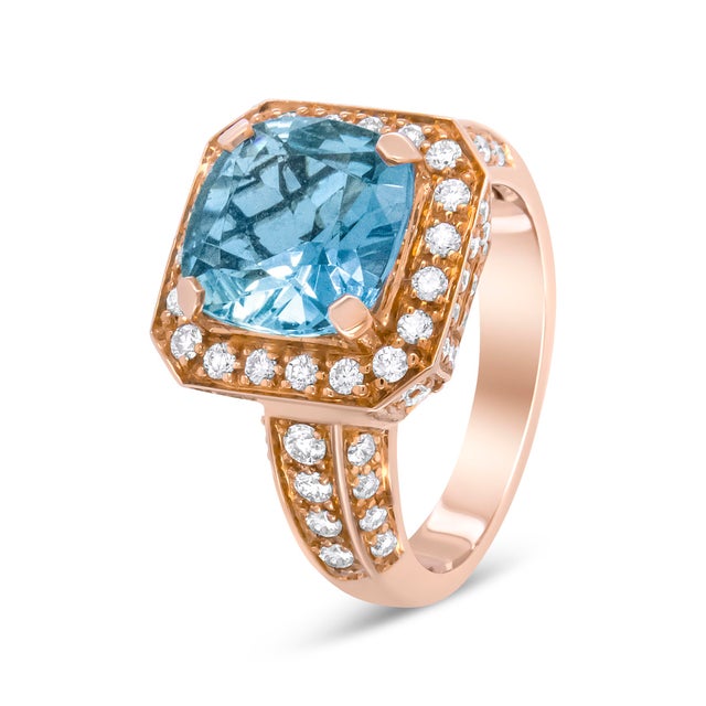 Early 21st Century 18K Rose Gold 10x10mm Cushion Shaped Aquamarine and 1 1/8 Cttw Round Diamond Halo Ring (F-G Color, VS1-VS2 Clarity) - Ring Size 6.5 For Sale - Image 5 of 6