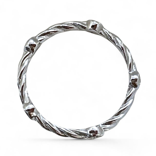 Elegant 14k Gold Rope-Style Ring With Dazzling Diamond Accents, Size 6.5 For Sale - Image 4 of 6