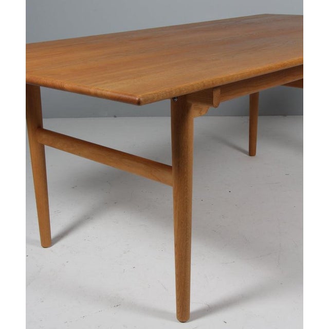 Carl Hansen & Søn CH327 Dining Table in Oiled Oak by Hans J. Wegner for Carl Hansen & Søn For Sale - Image 4 of 9