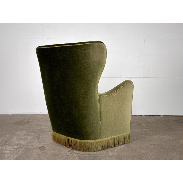 Mid-Century Modern Scandinavian Wingback Lounge Chair in Green Velvet, 1950s For Sale - Image 6 of 13