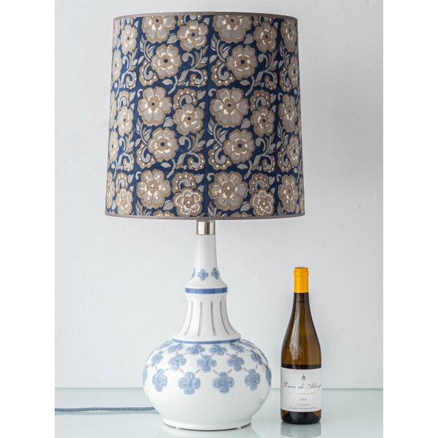 A rare Lladró Spain porcelain table lamp from the 1970s, showcasing the brand’s celebrated hand-crafted artistry. Lladró...