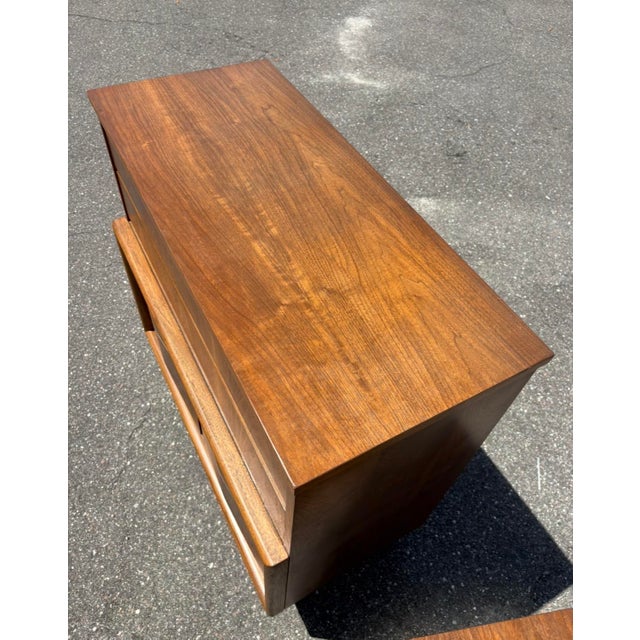Fully-Refinished Mid Century United Diamond Front Dresser Set For Sale - Image 16 of 16