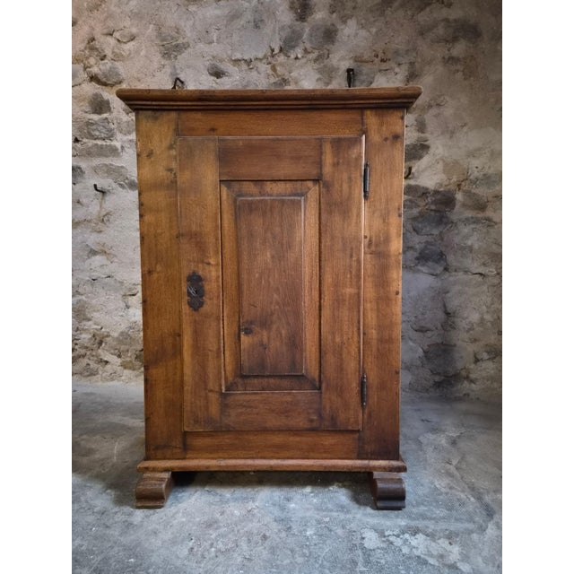 Antique French single-door cupboard dating from the 18th century, made of solid oak. The cabinet has a simple provincial...
