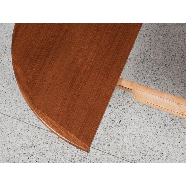 1960s Midcentury Danish Round Dining Table in Teak attributed to Vv Møbler 1960s - with 4 Legs For Sale - Image 5 of 12